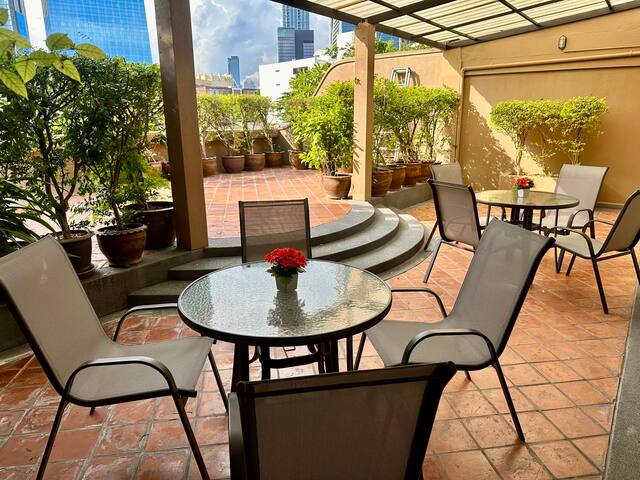 FreeAirportTransfer to Picturesque Central House gallery image 3