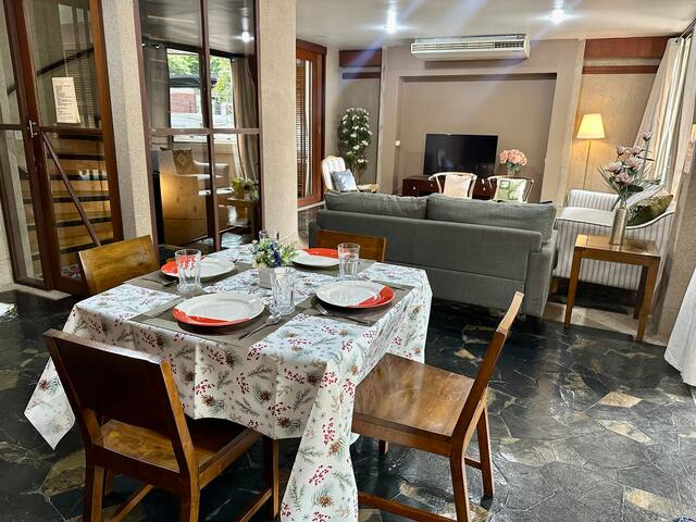 FreeAirportTransfer to Picturesque Central House gallery image 5