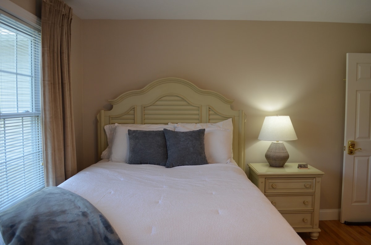 Private Queen Room