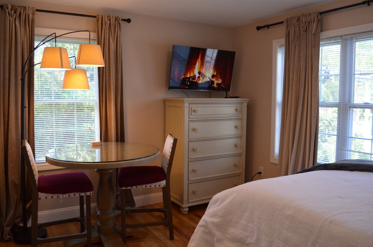 Private Queen Room