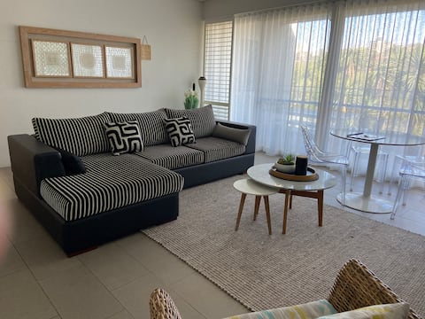Top performing Airbnb: Stroll to Bondi Beach from a Contemporary Flat in Bondi Beach