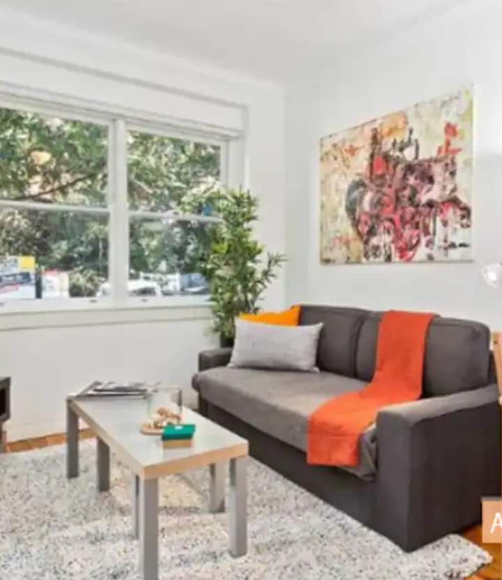 Stylish Art Deco Apartment - Sydney