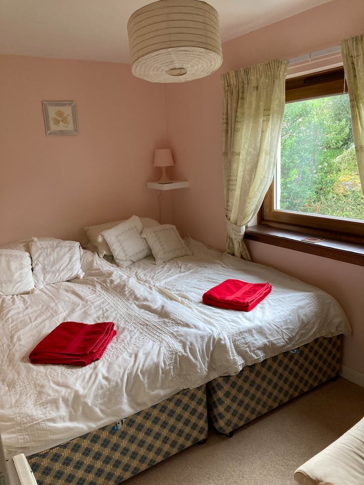 Rear bedroom , 2 single beds pushed together. Aug ‘24