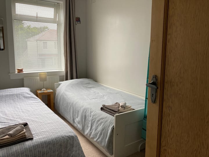 Bedroom2 as a ‘twin’