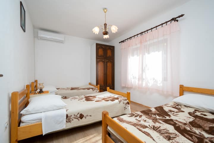 Dhoma e gjumit nr. 2, Sipërfaqja: 12 m²