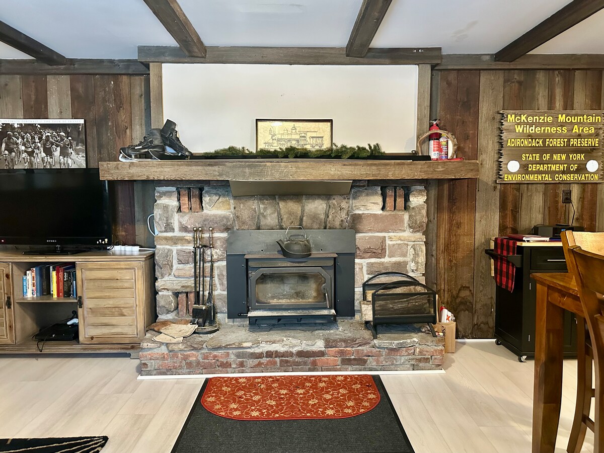 Top Airbnb: Spacious 1 Bedroom Apartment in Lake Placid