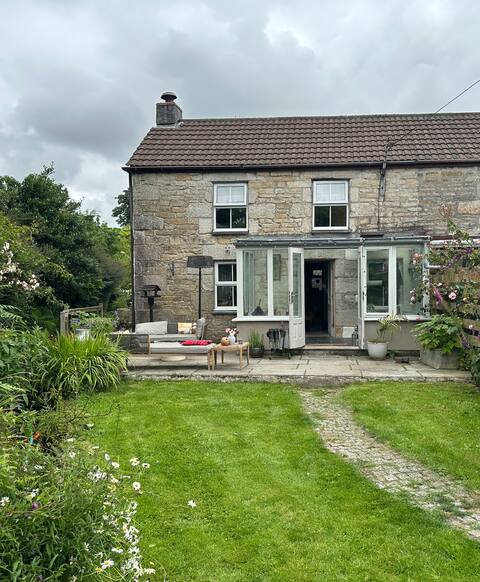 Waterside Cottage, peaceful retreat.