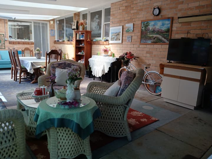 浪漫安静度假小屋，热情好客的男女主人，欢迎世界各地朋友。 - Ballarat