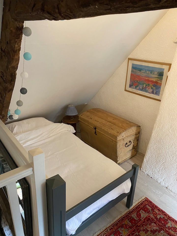 Cama individual, mezzanine derecho 