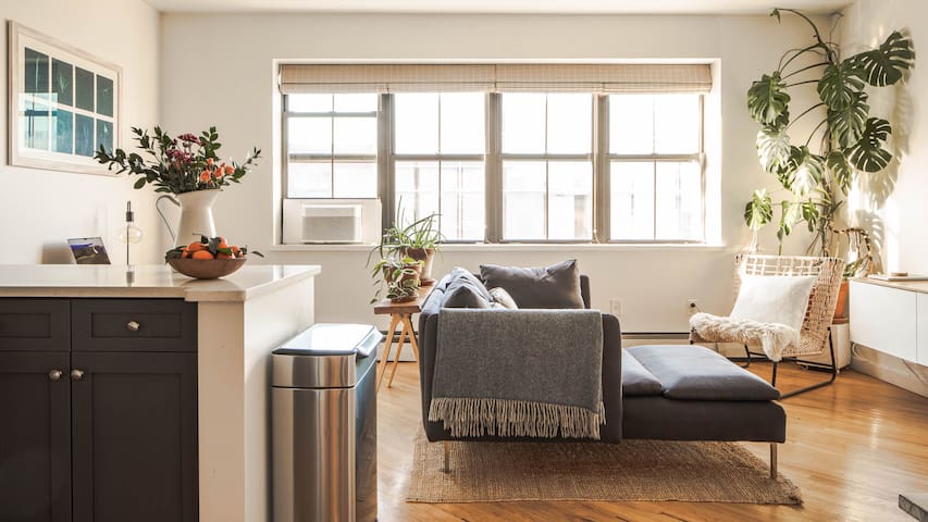 Beautiful Lofty Apt, Heart of Williamsburg, BK