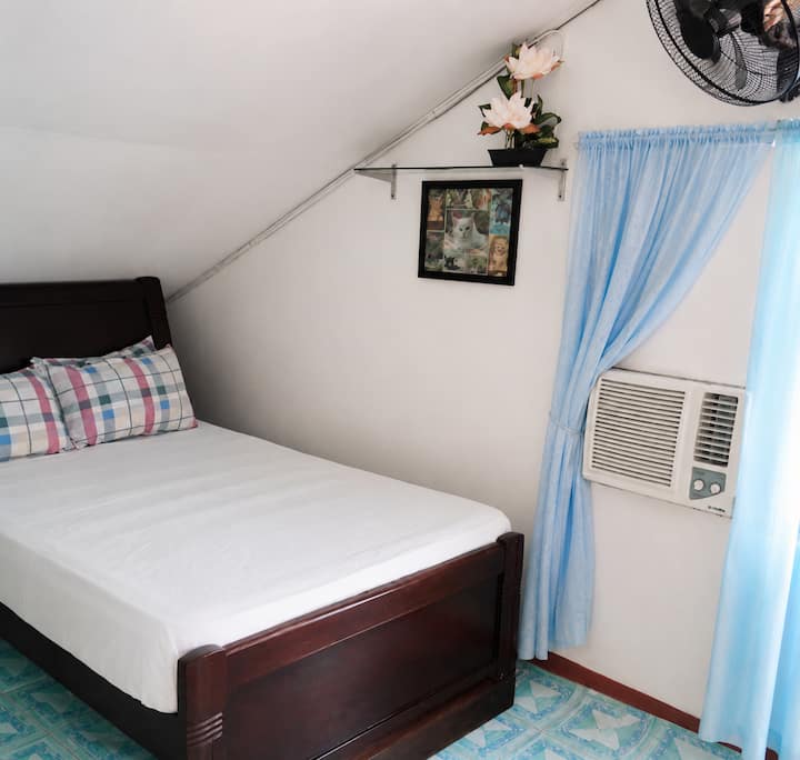 Second Floor Bedroom
Double Bed with Pullout Bed and aircon.