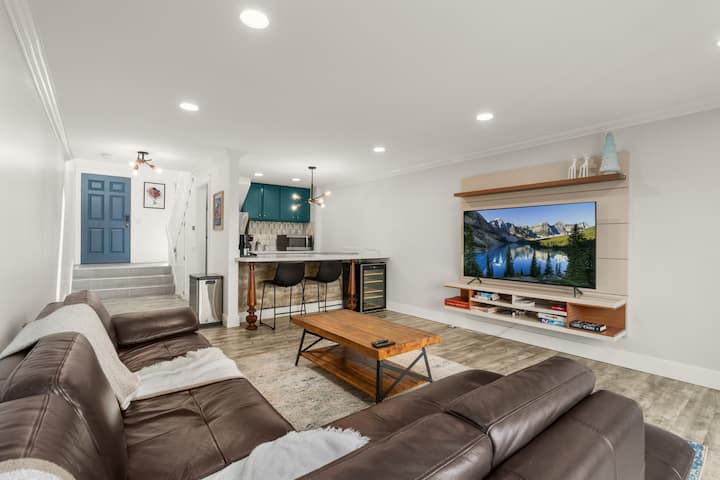 1 Br Modern Queen Anne Lux Townhome | Sleeps 4 - Seattle