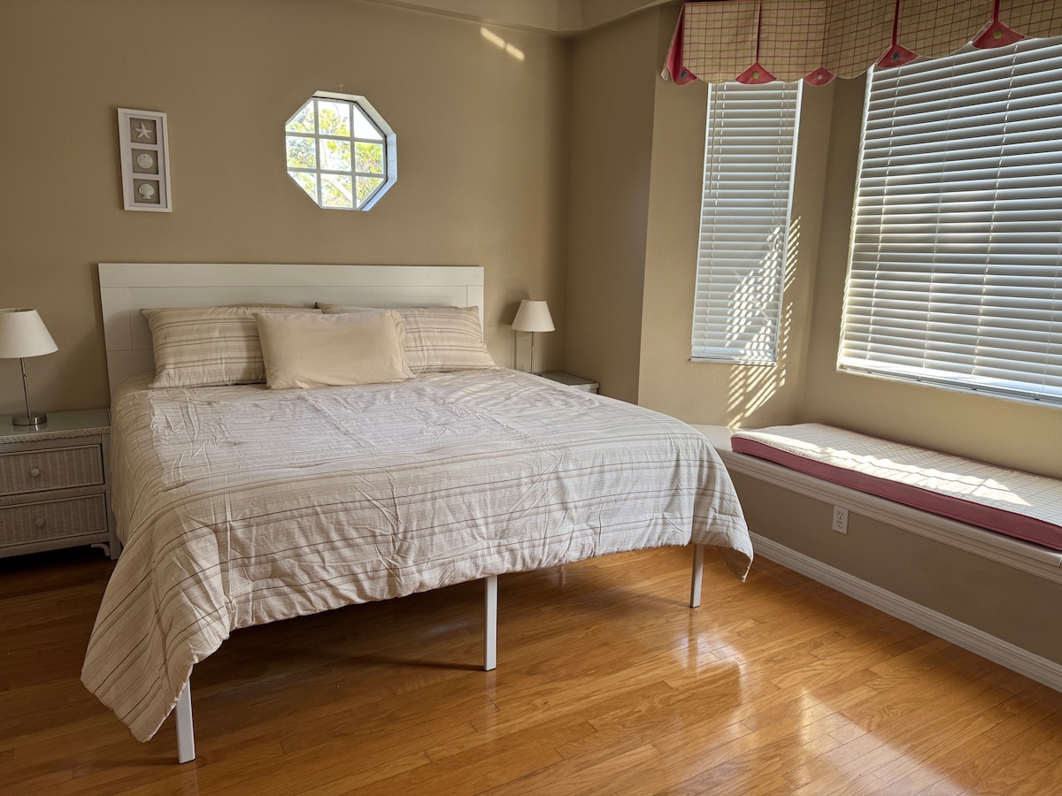 3rd bedroom 2nd floor: king-size