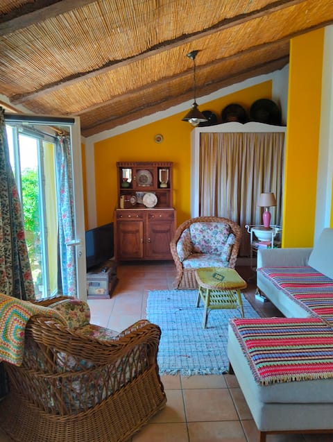 Top performing Airbnb: Typical House with garden,near the beach in Lisboa