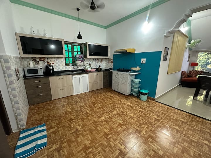 Full kitchen image 2