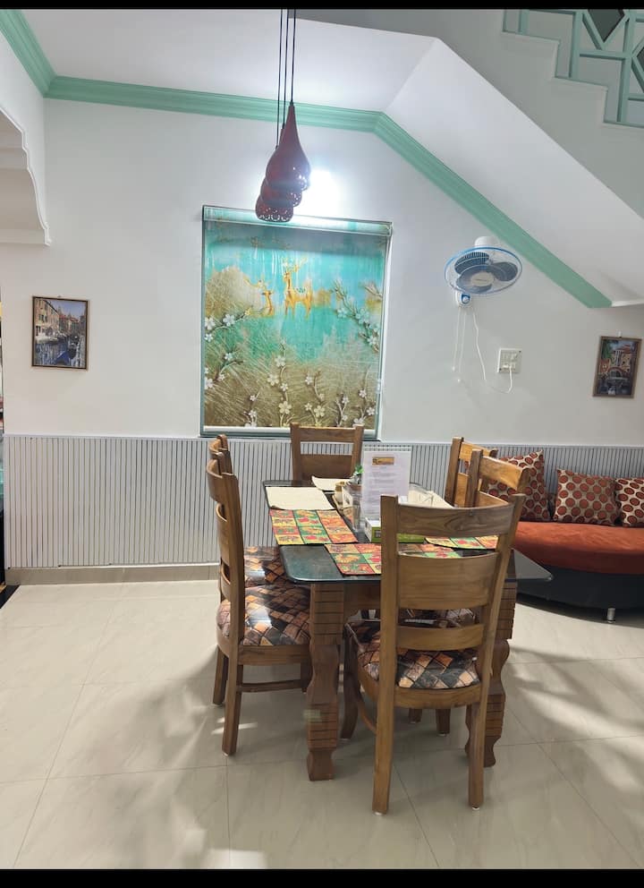 Dining area image 2