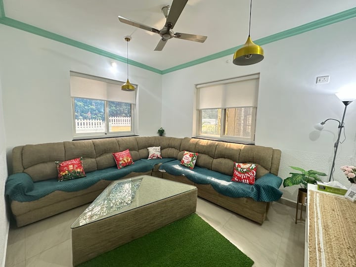 Living room image 3