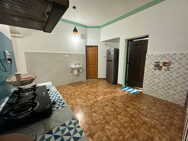 Full kitchen image 1