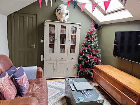 Cosy barn on smallholding, alpacas, goats & pigs