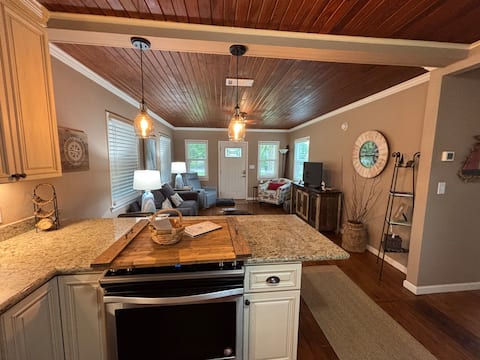 Successful Airbnb property: Estella’s Place-your piece of Florida paradise in Pensacola