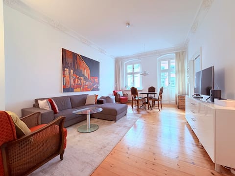 Top performing Airbnb: Stylish modern old building apartment in a top location, balcony in Berlin