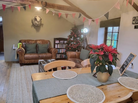 2 bed barn on smallholding, alpacas, goats & pigs