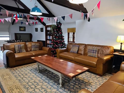 Historic, spacious barn conversion on smallholding