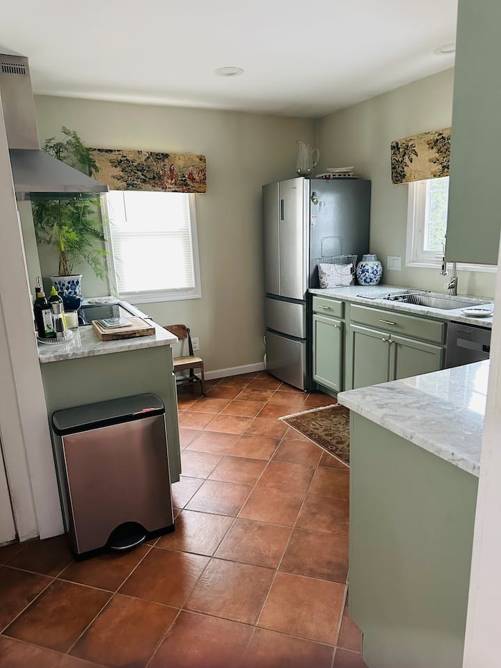Private Family Home Near U Of R. - Rochester, NY