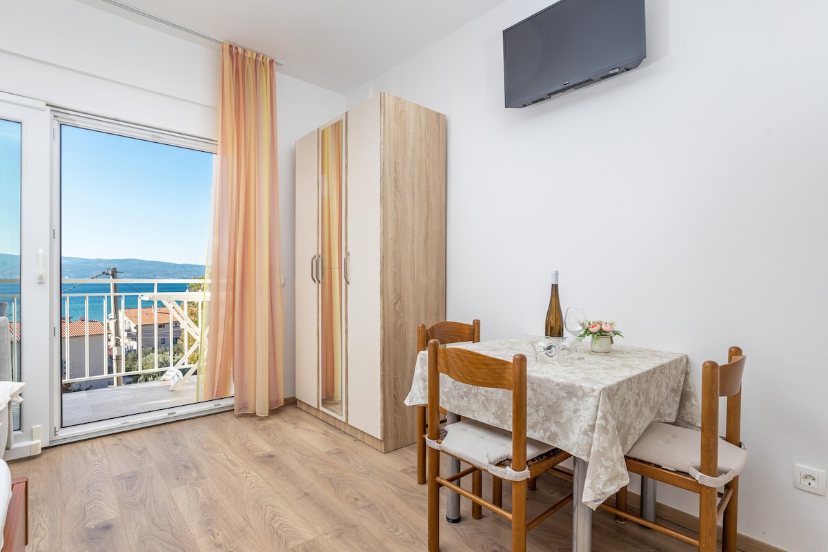 AS-946-e Estudio con balcón y vista al mar - Departamentos en renta en ...