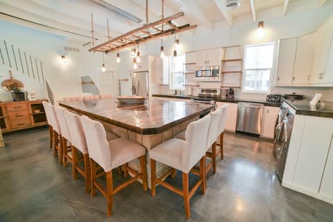 Perfect location, close to downtown Fish Creek!