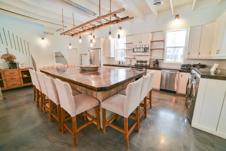 Perfect location, close to downtown Fish Creek!