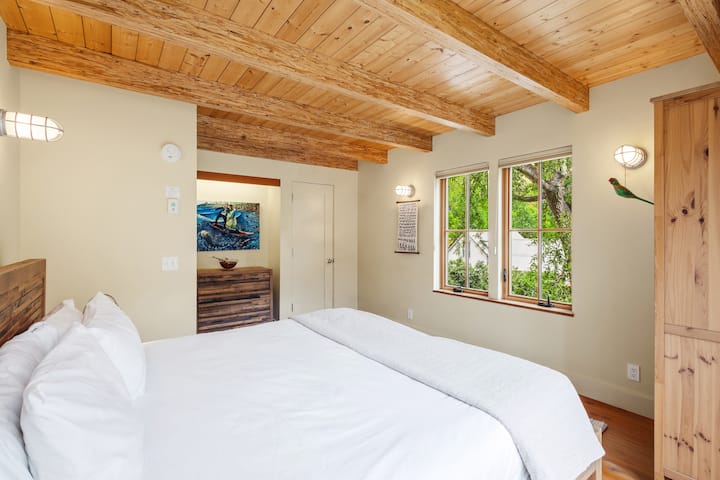 Primary king bedroom.