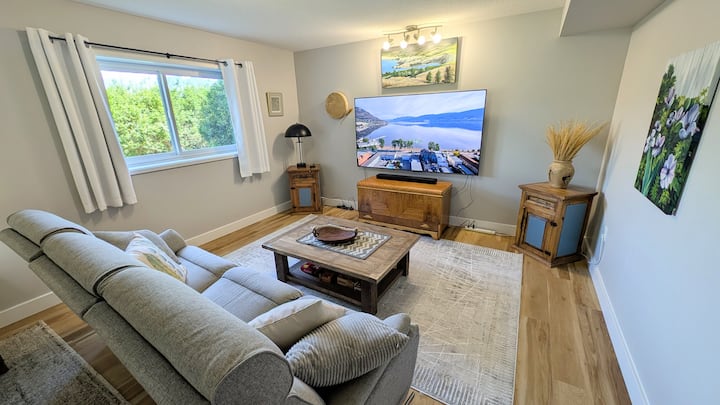 Nature's Window: Super Spacious 2-bed View Suite - Penticton