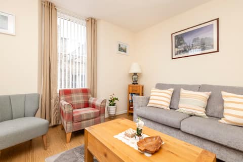 Top performing Airbnb: The Rose Street Retreat in West End