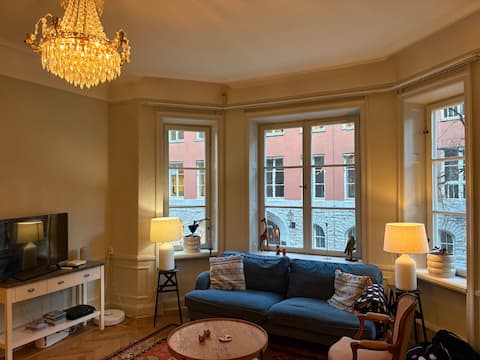 Successful Airbnb property: Beautiful and spacious apartment in best location in Norra Innerstaden