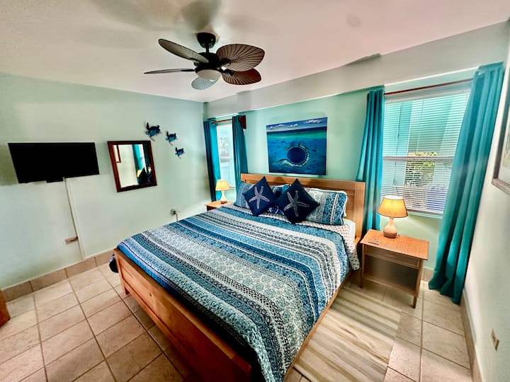 ห้องนอนพร้อมเตียงคิงไซส์