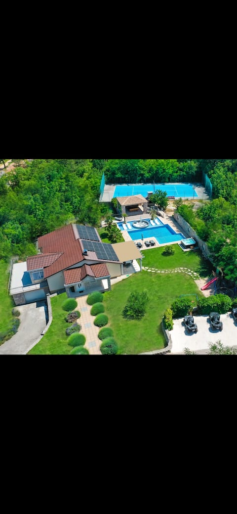 Oasis of peace, tennis court, heating pool, jacuzy