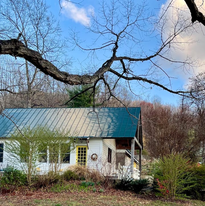 The Cottage at Spindle Hill an Artist’s Farm Farm stays for Rent in