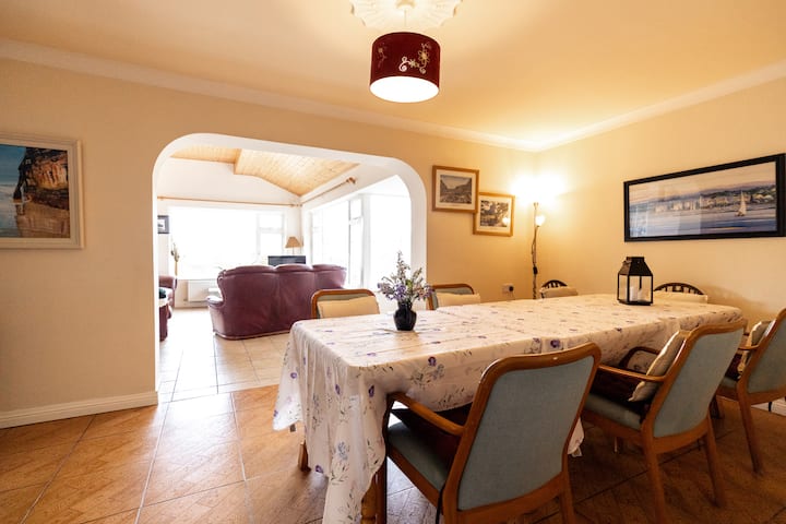 5 Bed Home Sleeps 11 | In Town | Ring Of Kerry - County Kerry