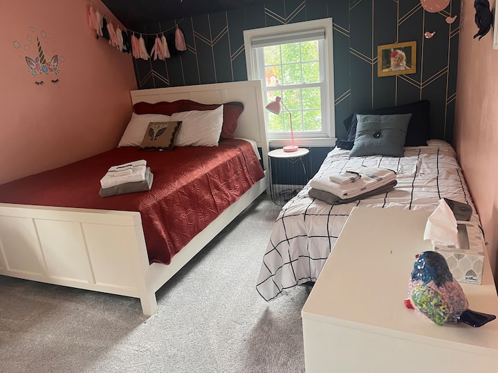 Bedroom 3-- Queen bed and Twin Bed