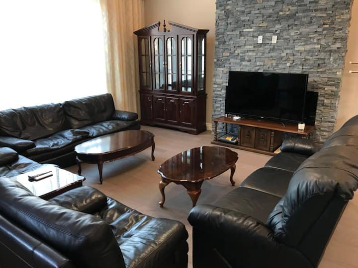 Master Bed,private Bathroom, 2 Skytrain Stations - バーナビー
