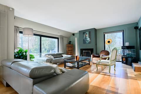 Successful Airbnb property: Indoor pool · Lake house · 10 people in Marcq En Bar½ul