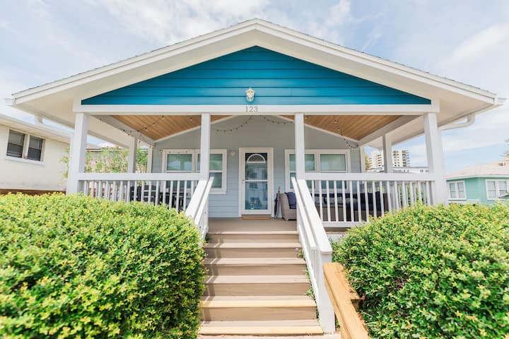 Beach House Only 200 Steps From The Beach! - ジャクソンビル・ビーチ, FL