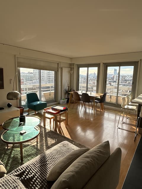 Spacious, family-friendly, bright apartment with a view of Paris