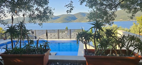 Studio apartment WENGE with swimming pool & beach