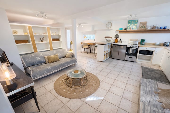 Owl's Cove West King Downtown Ground Floor Apt. - St. Augustine, FL