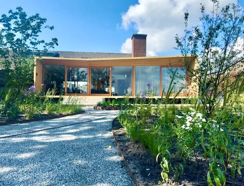 Broek in Waterland, beautiful 70's design house