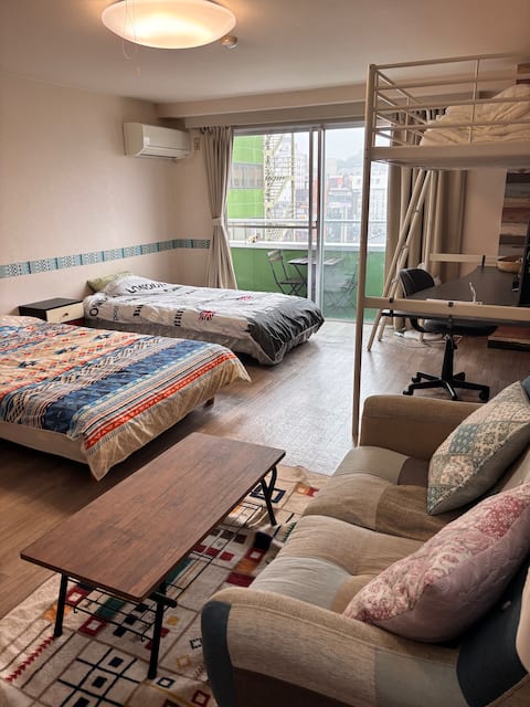 Check-in 10 am, check-out 3 pm the next day. Maximum stay of 29 hours. Great location! As a base for