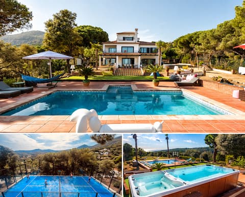 NEW LISTING: Villa with sea views and padel court!