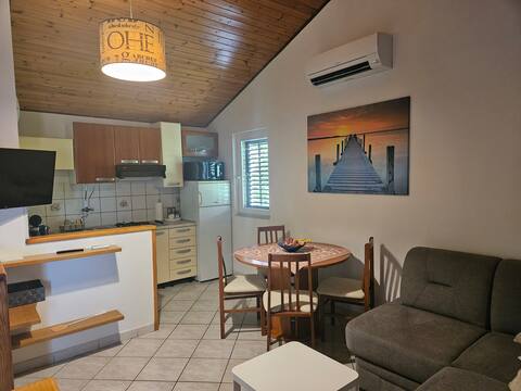 Top Airbnb: Apartment Leo Vrvari 2 in Varvari